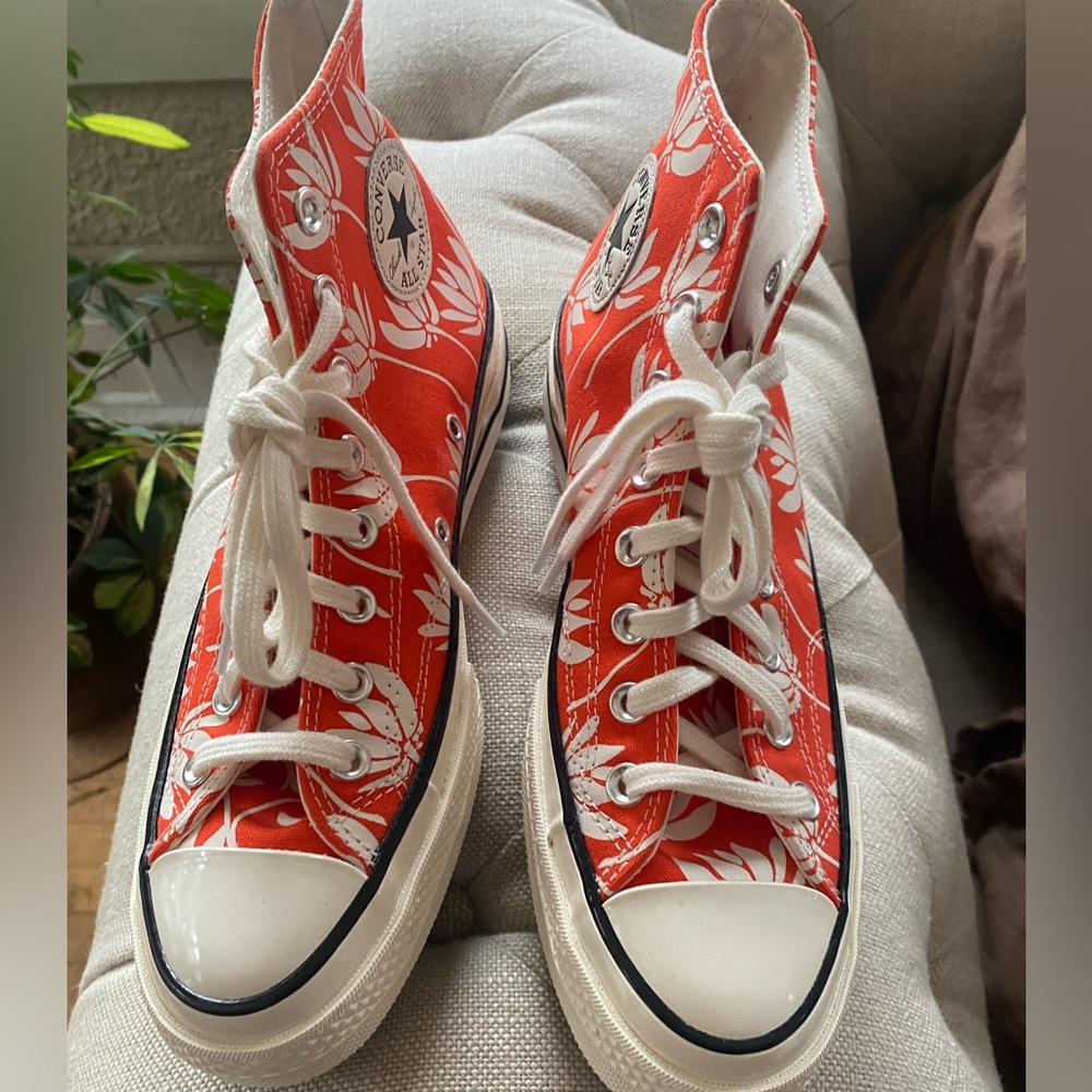 Converse Chuck 70 mens 7 women’s 9 orange red floral